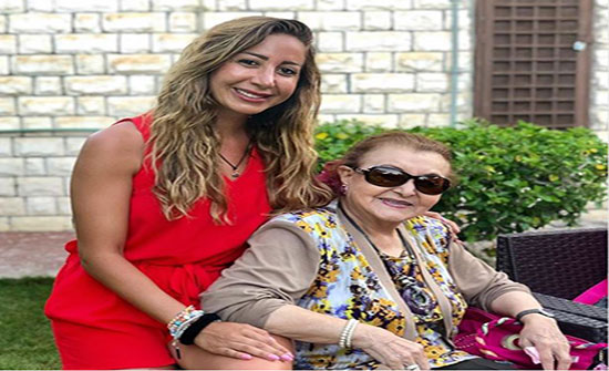 أحدث صورة للفنانة ليلى طاهر في الساحل الشمالي أحدث صورة للفنانة ليلى طاهر في الساحل الشمالي