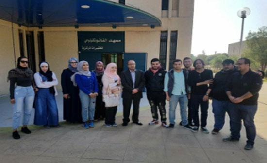 طلبة الفيزياء بجامعة الزرقاء يزورون معهد النانوتكنولوجي بجامعة العلوم والتكنولوجيا طلبة الفيزياء بجامعة الزرقاء يزورون معهد النانوتكنولوجي بجامعة العلوم والتكنولوجيا