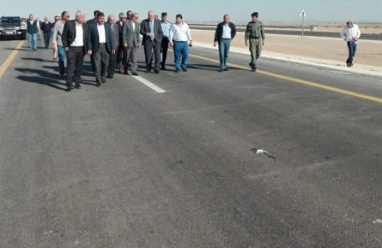 هلسة يفتتح المرحلة الاولى من طريق الازرق العمري هلسة يفتتح المرحلة الاولى من طريق الازرق العمري