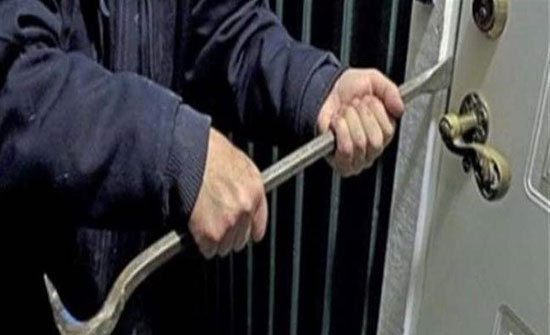اقتحام شقّة فنّان عربي وخطف ابنته.. بتحريض من طليقته! اقتحام شقّة فنّان عربي وخطف ابنته.. بتحريض من طليقته!