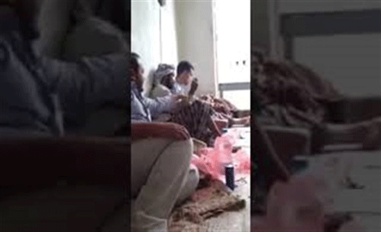 مزاح بين مجموعة من الأصدقاء يتحول إلى كارثة (فيديو) مزاح بين مجموعة من الأصدقاء يتحول إلى كارثة (فيديو)