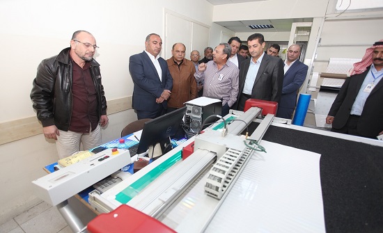 أمين عمان : تركيب (111) ألف وحدة إنارة موفرة للطاقة LED في 19 منطقة في عمان أمين عمان : تركيب (111) ألف وحدة إنارة موفرة للطاقة LED في 19 منطقة في عمان