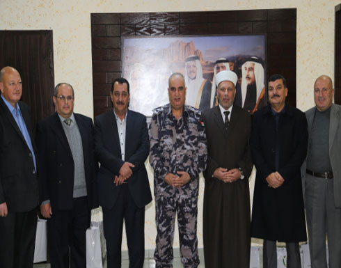 مدير عام الدفاع المدني يكرم عدد من ضباط الدفاع المدني المتقاعدين مدير عام الدفاع المدني يكرم عدد من ضباط الدفاع المدني المتقاعدين