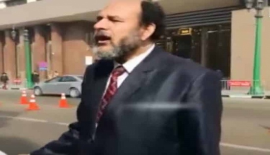 بالفيديو.. مصري يعتزم ترشيح نفسه للرئاسة ويعلن نيته نقل الكعبة إلى مصر بالفيديو.. مصري يعتزم ترشيح نفسه للرئاسة ويعلن نيته نقل الكعبة إلى مصر