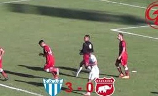 بالفيديو : لقطات مذهلة لكلب يحرس مرمى فريق ويتصدى لهدف محقق بالفيديو : لقطات مذهلة لكلب يحرس مرمى فريق ويتصدى لهدف محقق