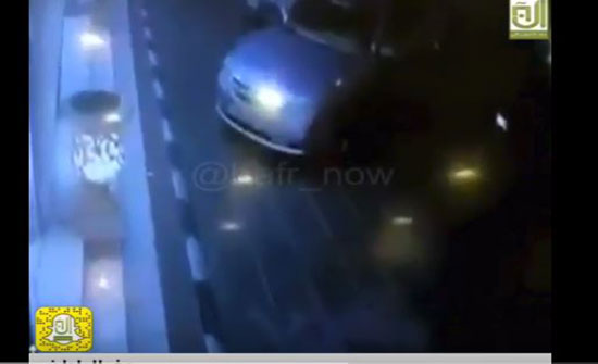 العناية الإلهية تنقذ امرأة من حادث دهس مروع (فيديو) العناية الإلهية تنقذ امرأة من حادث دهس مروع (فيديو)