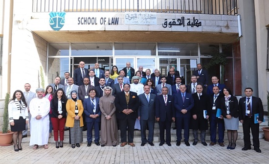 خبراء أكاديميون: ضرورة اعتماد منهج لمكافحة الفساد في الجامعات يدرس باللغة العربية خبراء أكاديميون: ضرورة اعتماد منهج لمكافحة الفساد في الجامعات يدرس باللغة العربية