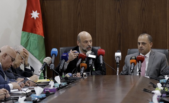 "الاقتصاد النيابية" تلتقي الرزاز وفريق الحكومة الاقتصادي "الاقتصاد النيابية" تلتقي الرزاز وفريق الحكومة الاقتصادي