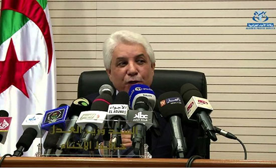 منع سفر وزير العدل الجزائري السابق لارتباطه بقضايا فساد منع سفر وزير العدل الجزائري السابق لارتباطه بقضايا فساد