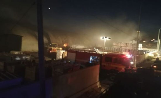 صور : اخماد حريق مستودع الزيوت في المنطقة الحرة بالرزقاء صور : اخماد حريق مستودع الزيوت في المنطقة الحرة بالرزقاء
