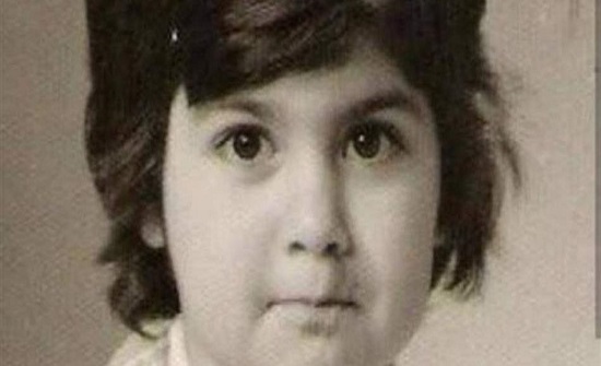 اليوم ميلادها.. خمنوا هذه الطفلة أي نجمة أصبحت؟ اليوم ميلادها.. خمنوا هذه الطفلة أي نجمة أصبحت؟