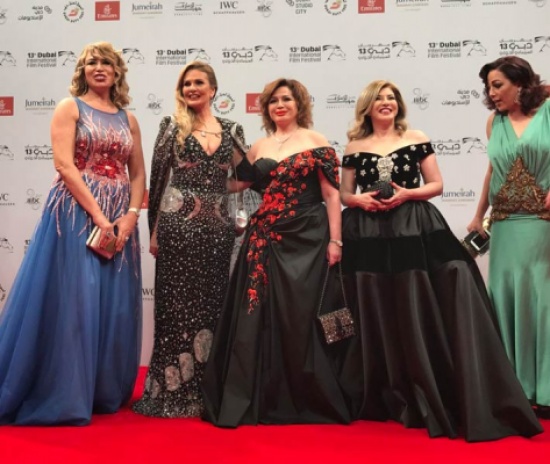 بالصور: أفضل إطلالات الفنانات في افتتاح دبي السينمائي الدولي 14 بالصور: أفضل إطلالات الفنانات في افتتاح دبي السينمائي الدولي 14