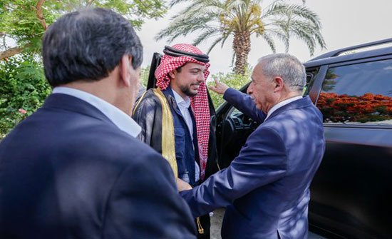 بالفيديو : ولي العهد يلتقي وجهاء الشونة الشمالية بالفيديو : ولي العهد يلتقي وجهاء الشونة الشمالية