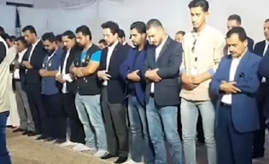 الأمير حسين يشارك مجموعة من الشباب افطارهم في الكرك الأمير حسين يشارك مجموعة من الشباب افطارهم في الكرك