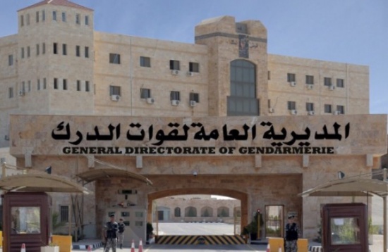 الدرك يقدم دعماً مالياً لذوي الشهداء بمناسبة عيد الفطر الدرك يقدم دعماً مالياً لذوي الشهداء بمناسبة عيد الفطر