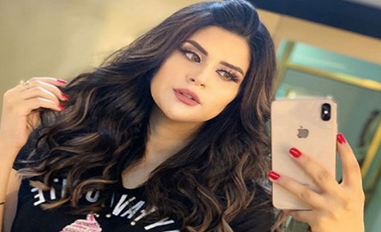 سلمى رشيد تستعرض حملها بجلسة تصوير مبهجة سلمى رشيد تستعرض حملها بجلسة تصوير مبهجة