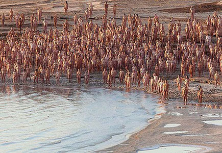 إسرائيل تقيم مهرجانا للعراة في البحر الميت (صور) إسرائيل تقيم مهرجانا للعراة في البحر الميت (صور)