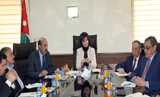 شويكة تطلع اللجنة الادارية النيابية على سياسات واستراتيجيات تطوير القطاع العام شويكة تطلع اللجنة الادارية النيابية على سياسات واستراتيجيات تطوير القطاع العام