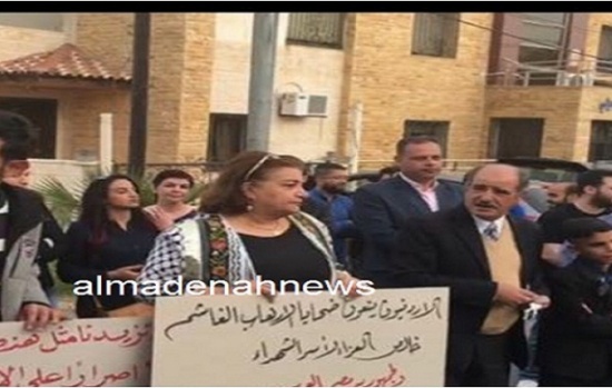 صور وفيديو : نواب وناشطون ينفذون وقفة تضامنية مع ضحايا الكنيستين قبالة السفارة المصرية في عمان صور وفيديو : نواب وناشطون ينفذون وقفة تضامنية مع ضحايا الكنيستين قبالة السفارة المصرية في عمان