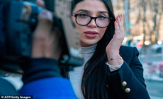 ظهور خاص لزوجة أخطر تاجر مخدرات في العالم (فيديو ) ظهور خاص لزوجة أخطر تاجر مخدرات في العالم (فيديو )
