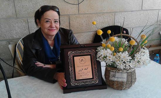 نادي صديقات الكتاب يكرّم الروائية سميحة خريس نادي صديقات الكتاب يكرّم الروائية سميحة خريس