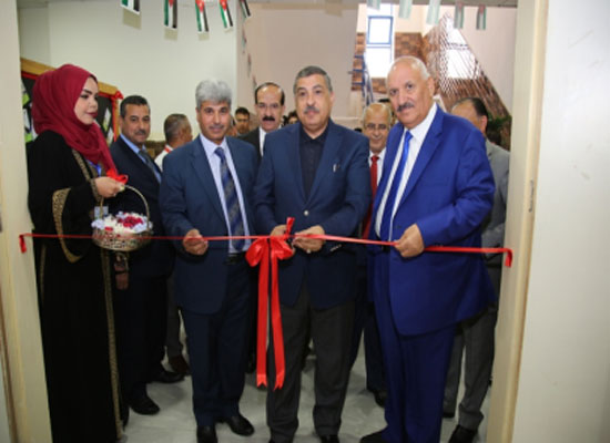وزير العمل يفتتح اليوم الوظيفي العاشر بجامعة الزرقاء وزير العمل يفتتح اليوم الوظيفي العاشر بجامعة الزرقاء