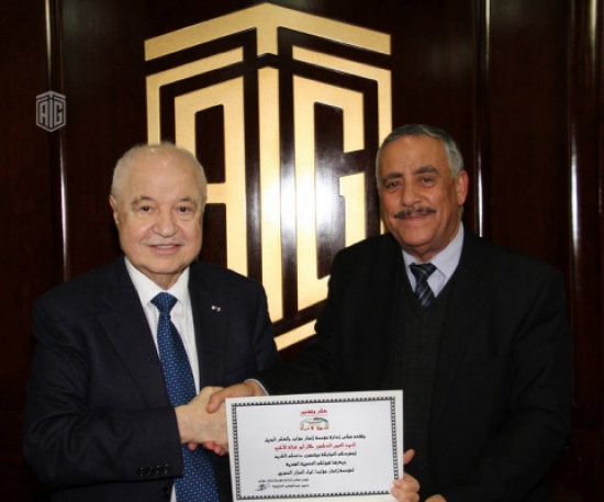 منح أبوغزاله درع مؤسسة إعمار مؤاب وشهادة العضوية الفخرية منح أبوغزاله درع مؤسسة إعمار مؤاب وشهادة العضوية الفخرية