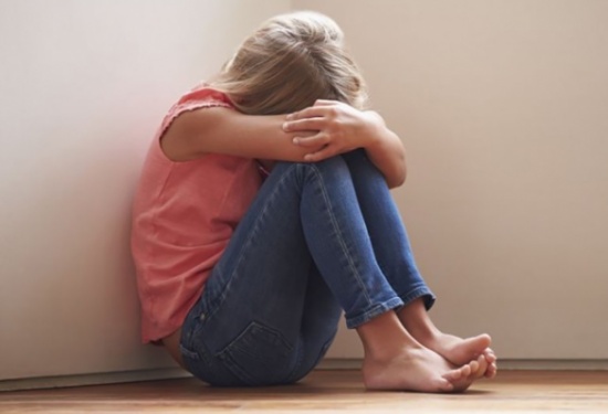 بالفيديو: 'واقعة مخيفة'.. مدرّس يعتدي على ابنة الـ8 سنوات بالفيديو: 'واقعة مخيفة'.. مدرّس يعتدي على ابنة الـ8 سنوات