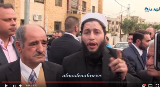 بالفيديو : شاهدوا الوقفة التضامنية التي نفذها ناشطون ونواب أمام السفارة المصرية في عمان بالفيديو : شاهدوا الوقفة التضامنية التي نفذها ناشطون ونواب أمام السفارة المصرية في عمان