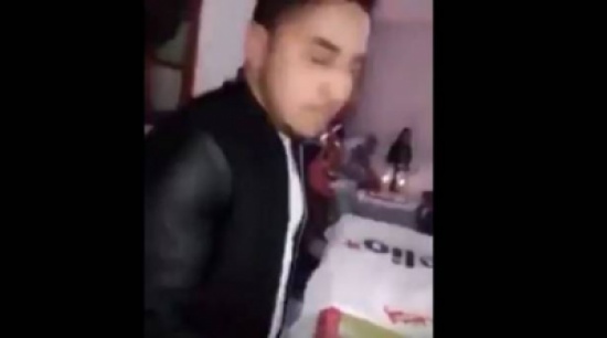 فيديو: شاب يصيب شقيقته بالصدمة بعد ان قدم لها أغرب هدية في حفل زفافها! فيديو: شاب يصيب شقيقته بالصدمة بعد ان قدم لها أغرب هدية في حفل زفافها!