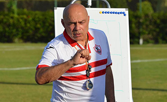 الزمالك يقيل مدربه رغم التتويج بكأس الكاف الزمالك يقيل مدربه رغم التتويج بكأس الكاف