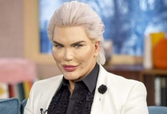 بالصور: أجرى 60 عملية تجميل ليصل لهذا الشكل.. بالصور: أجرى 60 عملية تجميل ليصل لهذا الشكل..