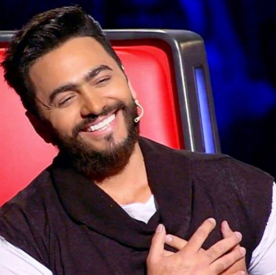 شاهد.. تامر حسني يلهو برفقة زوجته وإبنتيه “أمايا وتاليا” على الثلج في لبنان شاهد.. تامر حسني يلهو برفقة زوجته وإبنتيه “أمايا وتاليا” على الثلج في لبنان