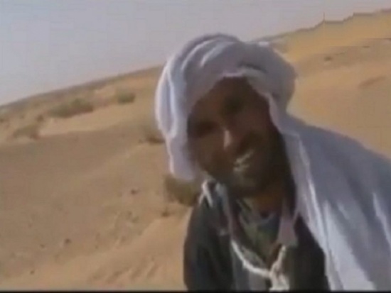 فيديو.. مواطن تونسي لم يسمع بعد بالثورة التونسية ولم ير “موبايل” من قبل فيديو.. مواطن تونسي لم يسمع بعد بالثورة التونسية ولم ير “موبايل” من قبل