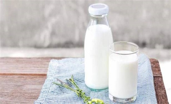 العلم يؤكّد نظرية شائعة عن الحليب.. ما هي؟! العلم يؤكّد نظرية شائعة عن الحليب.. ما هي؟!
