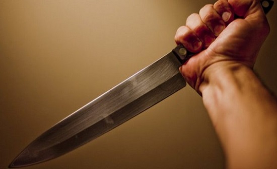 جريمة تهزّ السعودية.. أب ينحر طفله ويصيب زوجته الحامل جريمة تهزّ السعودية.. أب ينحر طفله ويصيب زوجته الحامل