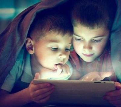 الضوء الأزرق للهواتف الذكية مفيد للصحة الضوء الأزرق للهواتف الذكية مفيد للصحة