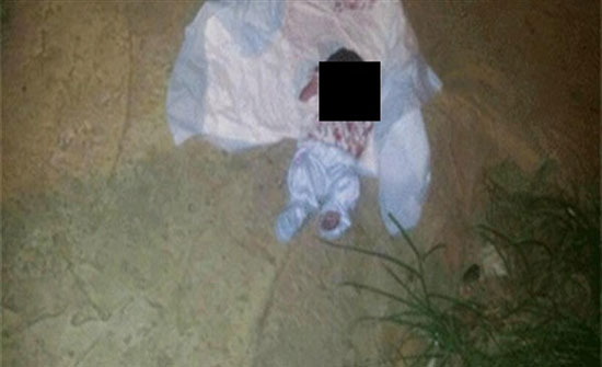 جريمة مروّعة.. رمي رضيع على قيد الحياة داخل مقبرة في مصر ! جريمة مروّعة.. رمي رضيع على قيد الحياة داخل مقبرة في مصر !