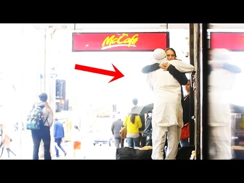 شباب امريكيون اشتهروا بإلقاء القنابل.. هذه المرة فعلوا شيئا غريبا.. “شاهد” شباب امريكيون اشتهروا بإلقاء القنابل.. هذه المرة فعلوا شيئا غريبا.. “شاهد”