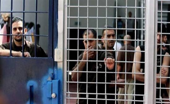 المعتقلون الإداريون الفلسطينيون ينفذون قرار مقاطعة المحاكم الإسرائيلية المعتقلون الإداريون الفلسطينيون ينفذون قرار مقاطعة المحاكم الإسرائيلية