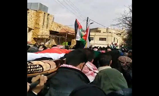 بالفيديو : اهالي عنجرة يشيعون الشاب صقر الزغول بالفيديو : اهالي عنجرة يشيعون الشاب صقر الزغول