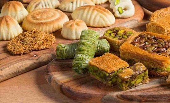 المفرق : ضبط معمل حلويات غير مرخصة واتلاف 11 طن حمص المفرق : ضبط معمل حلويات غير مرخصة واتلاف 11 طن حمص
