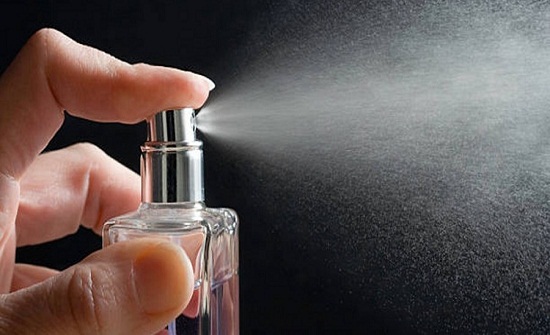 زوجة عربية تخلع زوجها بسبب عطره زوجة عربية تخلع زوجها بسبب عطره