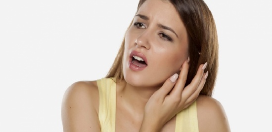 هل تشعر بهذا الألم في أذنك؟.. إذن ضع هذه الحبة فوراً! هل تشعر بهذا الألم في أذنك؟.. إذن ضع هذه الحبة فوراً!