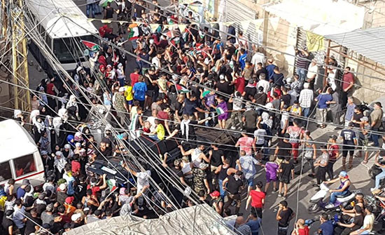 الغضب الفلسطيني بمخيمات لبنان يتواصل لليوم الثالث (شاهد) الغضب الفلسطيني بمخيمات لبنان يتواصل لليوم الثالث (شاهد)