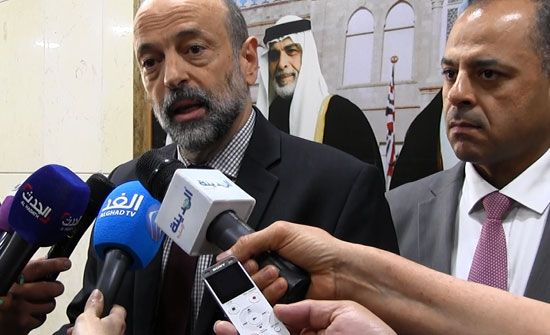 الرزاز يطلق خدمة باص عمان الرزاز يطلق خدمة باص عمان