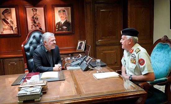 الملك يزور قيادة الجيش الملك يزور قيادة الجيش