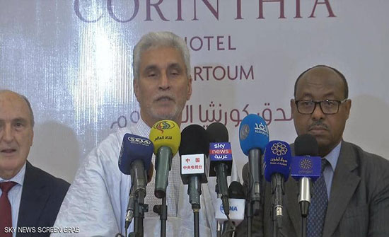 المبعوث الأفريقي يلتقي "الحركات المسلحة" لدعم اتفاق السودان المبعوث الأفريقي يلتقي "الحركات المسلحة" لدعم اتفاق السودان