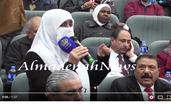 العتوم تشكر كوادر الدفاع المدني والإطفاء وتنتقد عدم إزالة الأعشاب الجافة من الغابات ... العتوم تشكر كوادر الدفاع المدني والإطفاء وتنتقد عدم إزالة الأعشاب الجافة من الغابات ...