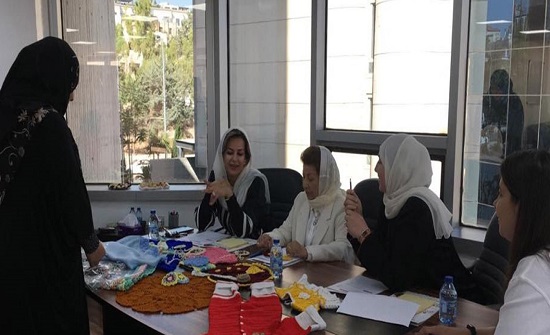اللجان المختصة تنهي تقييمها لطلبات الاشتراك في معرض بنت بلادي الأول اللجان المختصة تنهي تقييمها لطلبات الاشتراك في معرض بنت بلادي الأول